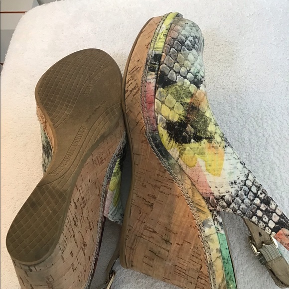 Stuart Weizman classic wedge multicolor snakeskin - Picture 6 of 6